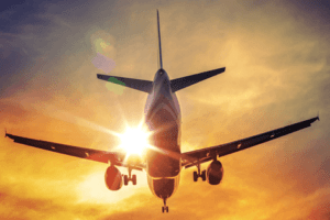 avião no ar viajando