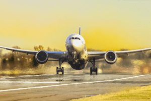 lindo avião decolando