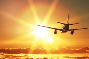 avião voando céu lindo