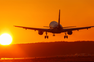 lindo avião céu laranja