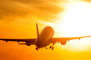 avião decolando sol horizonte