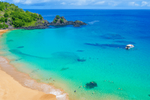 Praia em Fernando de Noronha