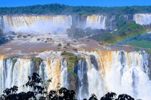 quedas nas cataratas do iguaçu