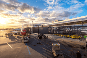 aviao-sendo-embarcado