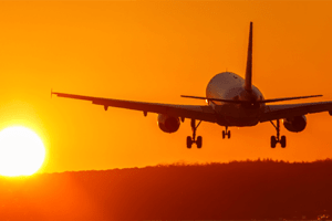 Avião decolagem pôr do sol