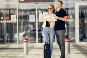 capa-casal-na-frente-do-aeroporto