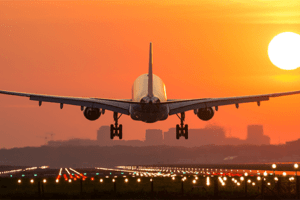 Avião decolagem sol