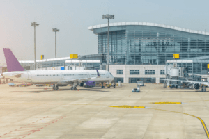 terminal-de-aeroporto-com-aeronaves