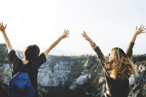 Viajantes felizes paisagem