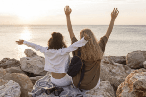 viajantes felizes praia