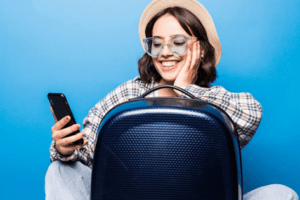 viajante com celular