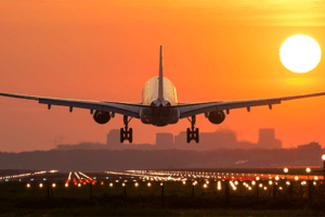 Avião decolagem sol