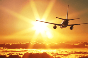 Avião e o sol brilhando