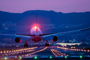 Avião pista iluminada