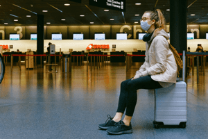 viajante no aeroporto