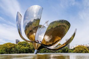 Flor metálica em Buenos Aires
