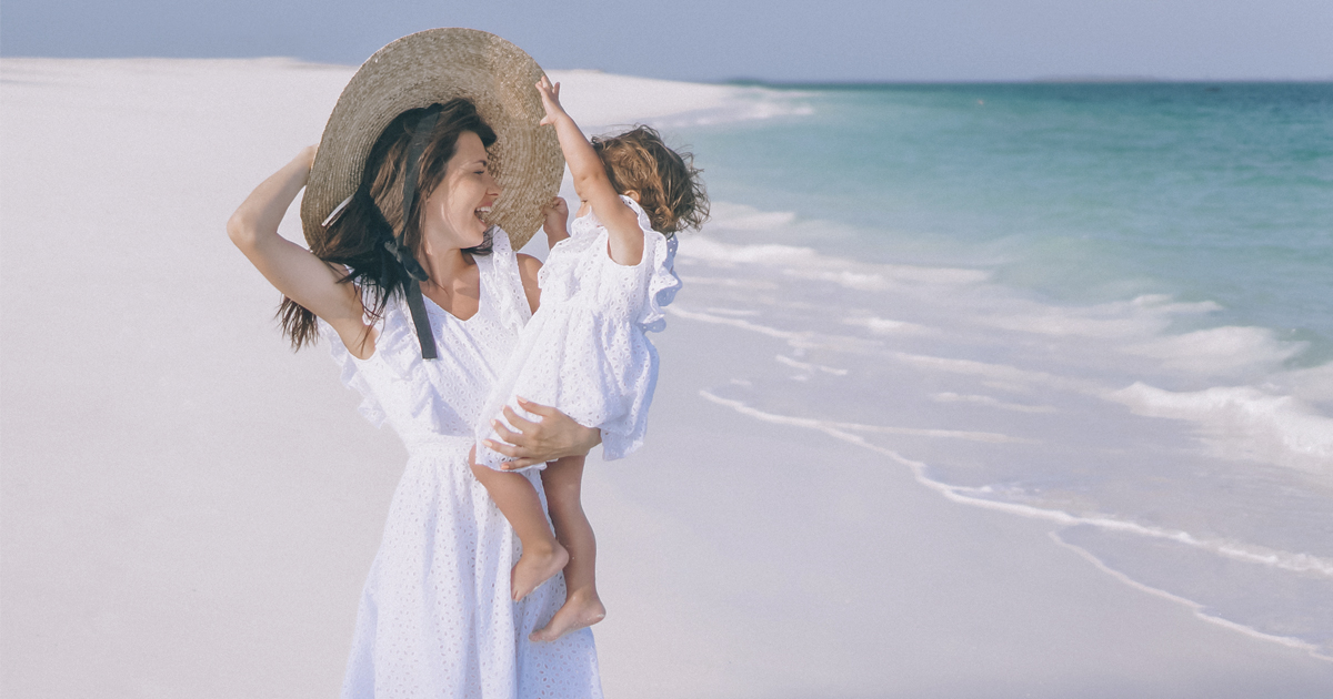 mae e filha praia