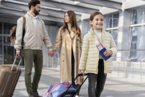 criança e pais aeroporto
