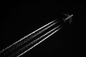 Avião em preto e branco