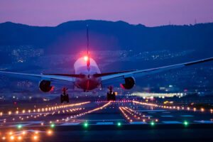 Avião pista iluminada