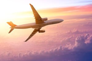 Avião fazendo curva