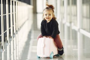 bebe no aeroporto