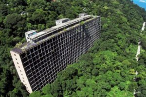 hotel abandonado capa