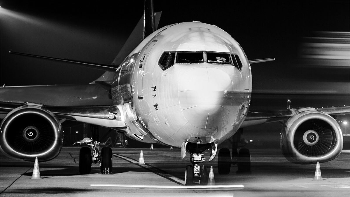 Avião em preto e branco