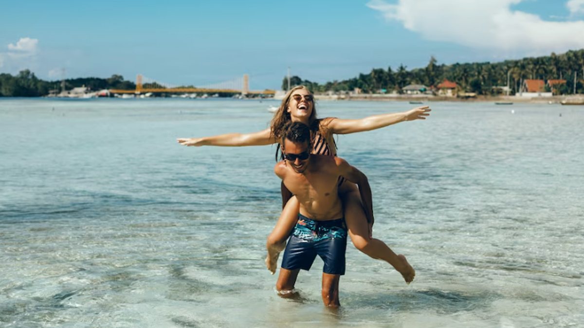 casal na praia