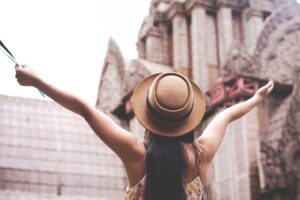 viajante-mulher-feliz