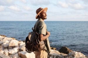 viajante olhando o mar