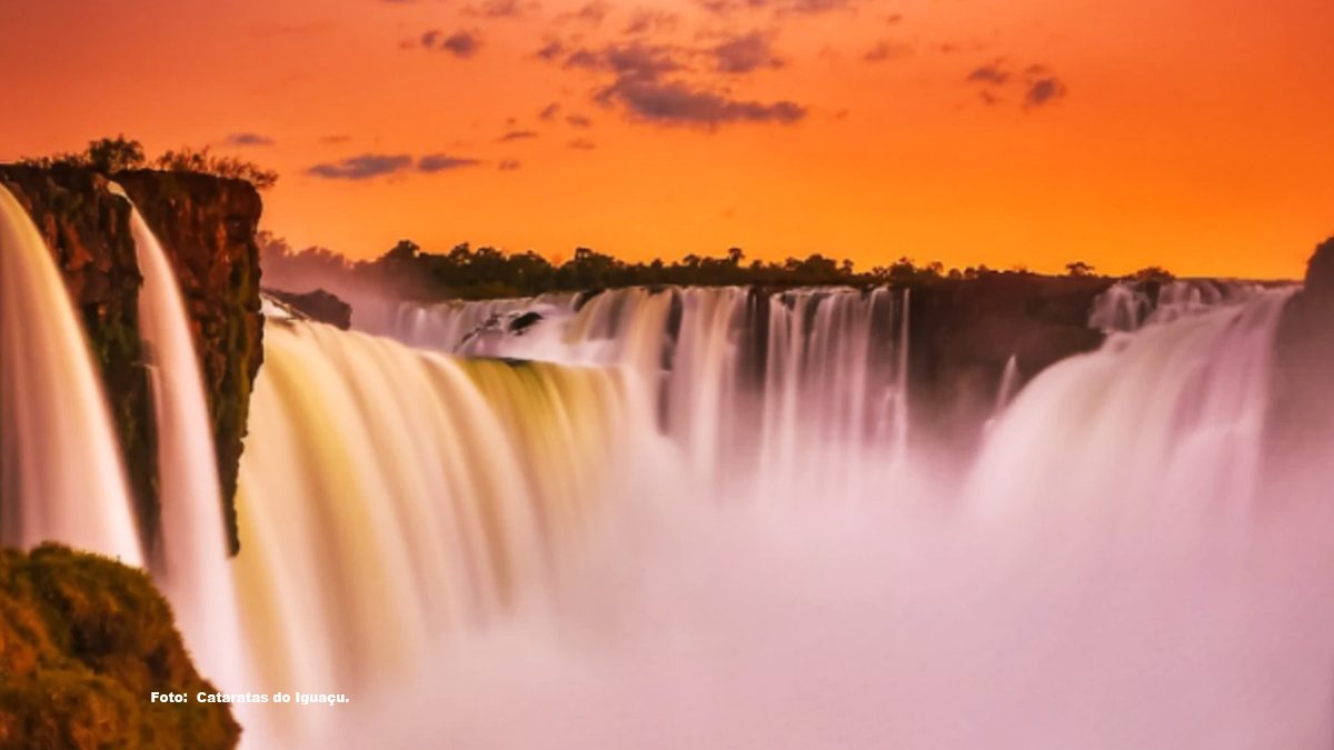 Pôr do sol nas Cataratas do Iguaçu