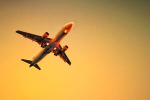 Avião céu em cores