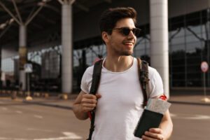 viajante com passaporte