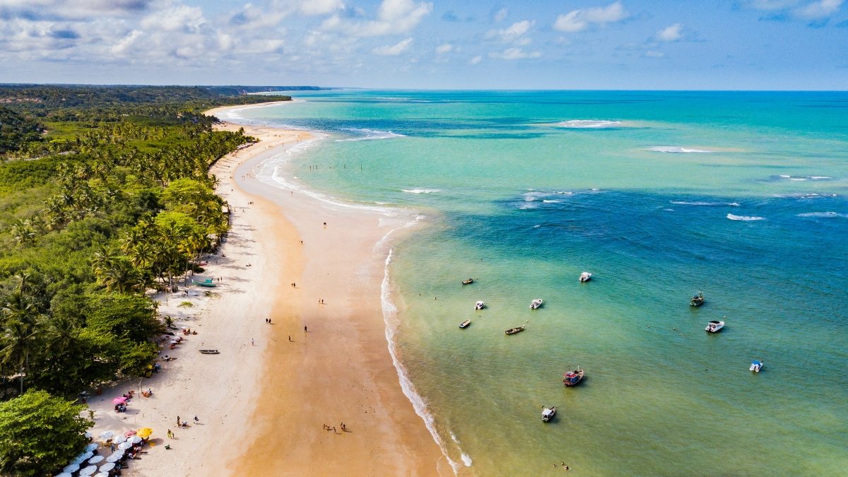 linda praia no nordeste bahia