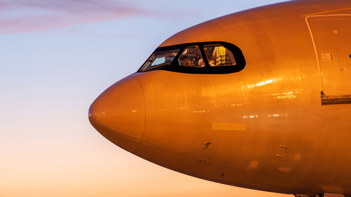 Avião de perto