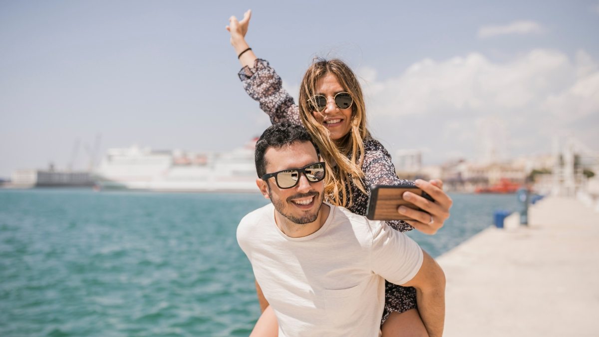 casal viajando