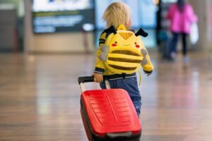 Criança no aeroporto