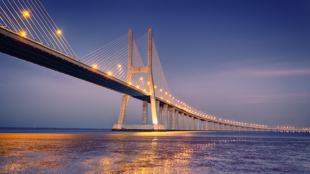 ponte sobre o mar de lisboa