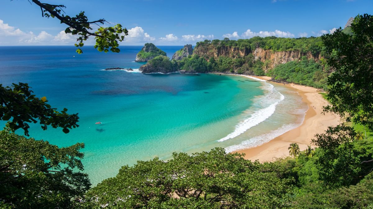 Praia brasileira que parece caribenha