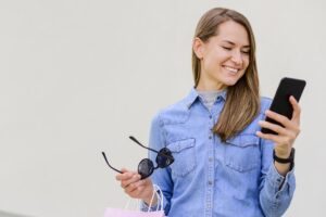 mulher comprando online