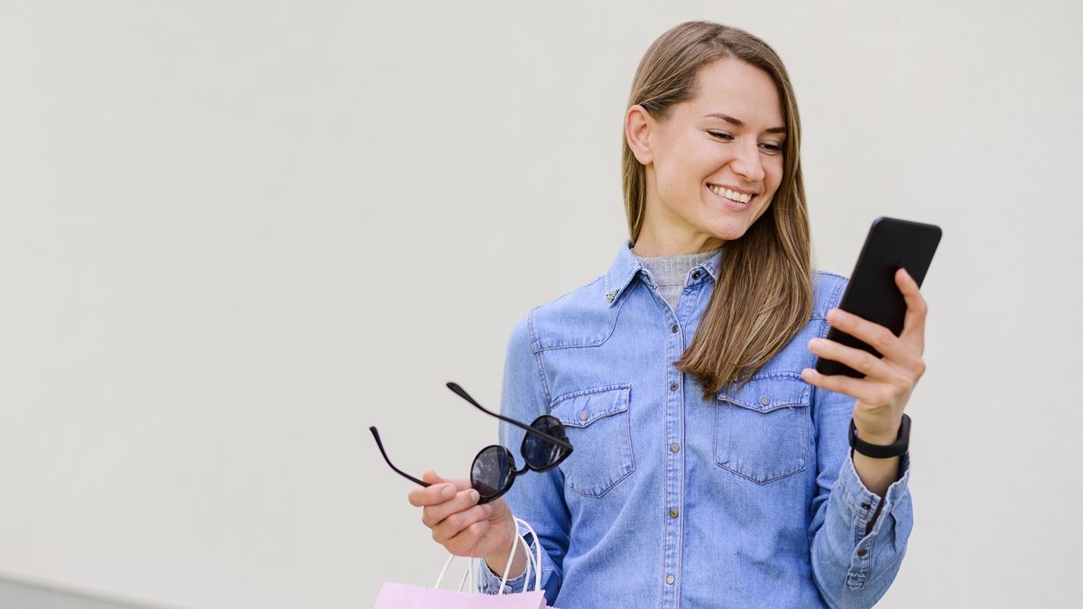 mulher comprando online