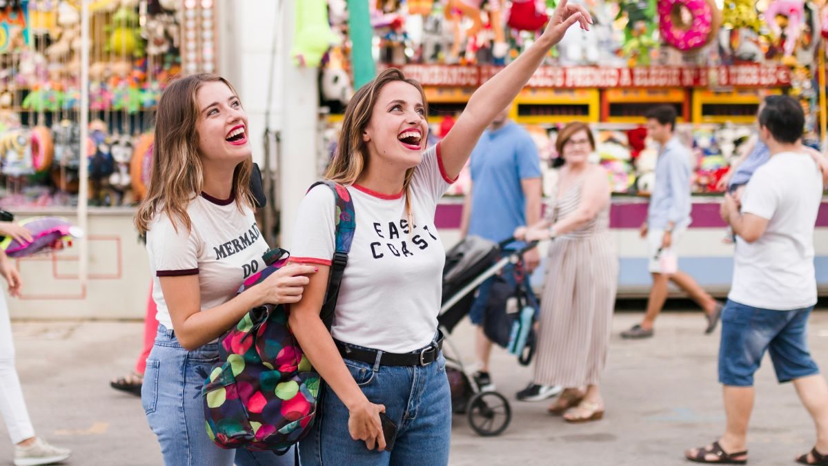 Mulheres felizes no parque