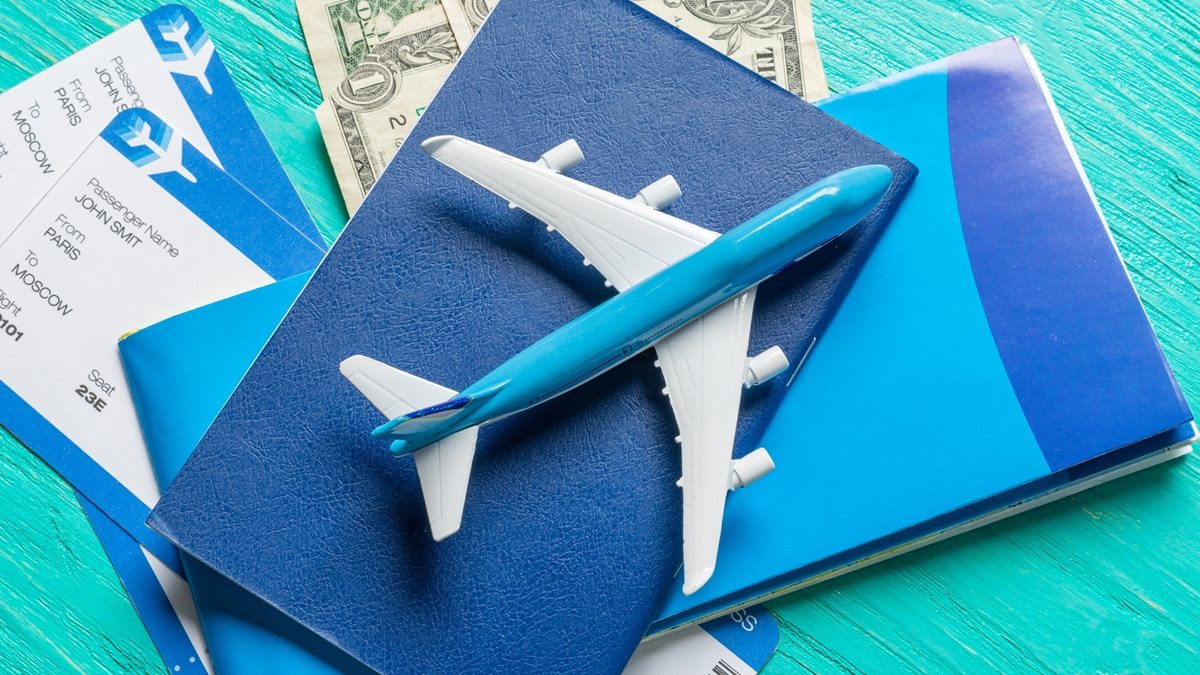 passaporte, passagens e avião