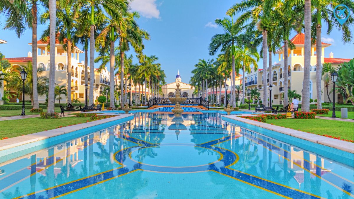 Hotel com uma piscina enorme