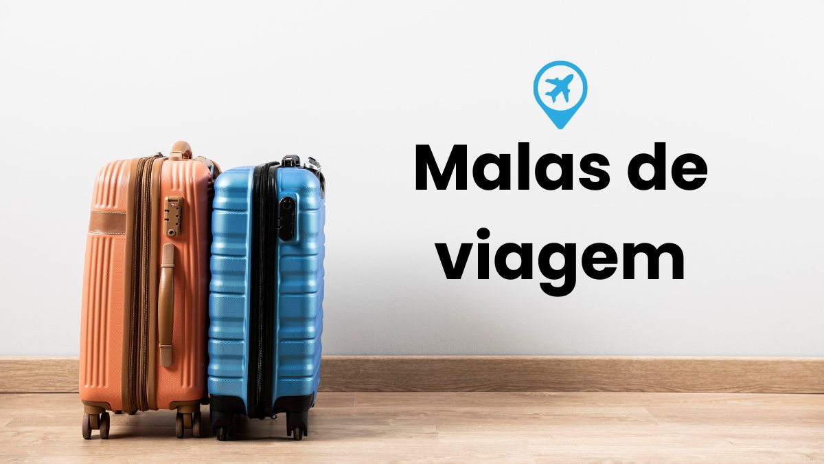 Duas malas de viagem rígidas, uma laranja e outra azul, lado a lado em um fundo claro.