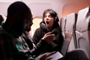Passageira gritando dentro do avião
