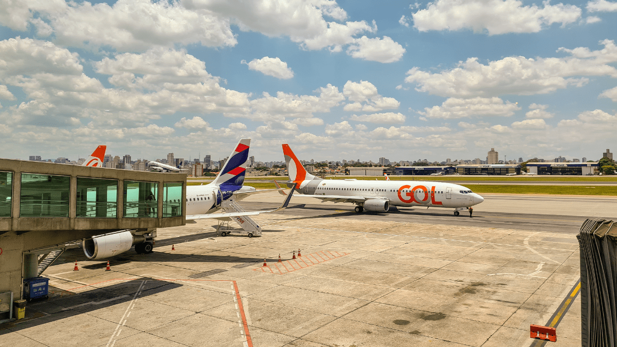 Avião da GOL no aeroporto