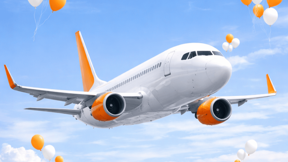 Avião voando com balões no céu