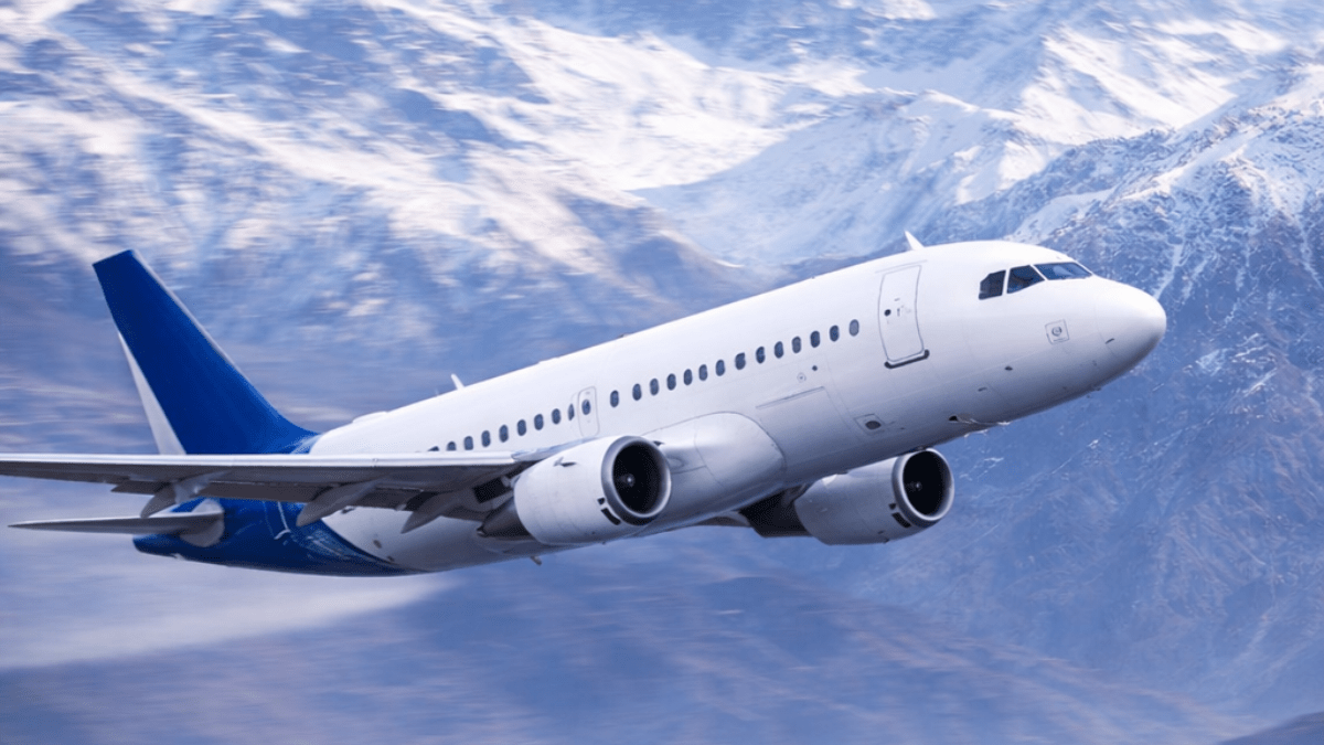 Avião sobrevoando a Cordilheira dos Andes